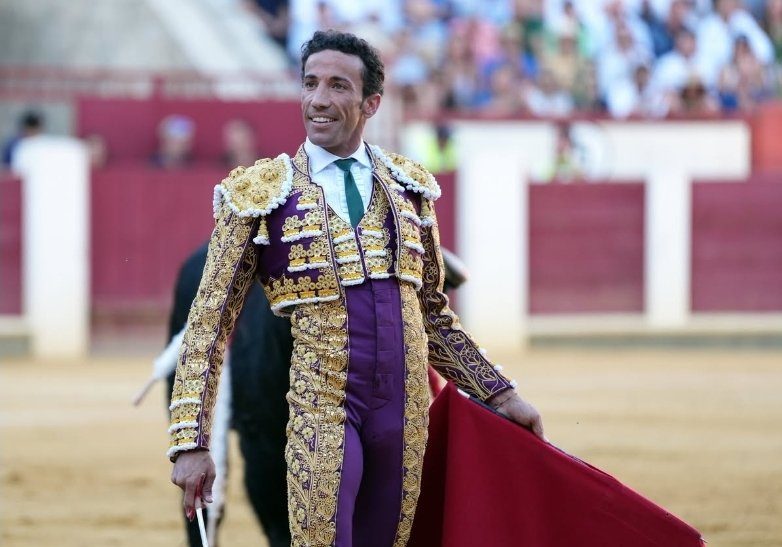 David de Miranda desafía a la adversidad en Zaragoza y recibe injustamente solo una oreja