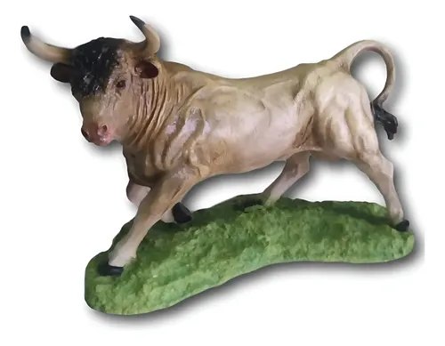 Toro De Lidia. Figuras De Resina